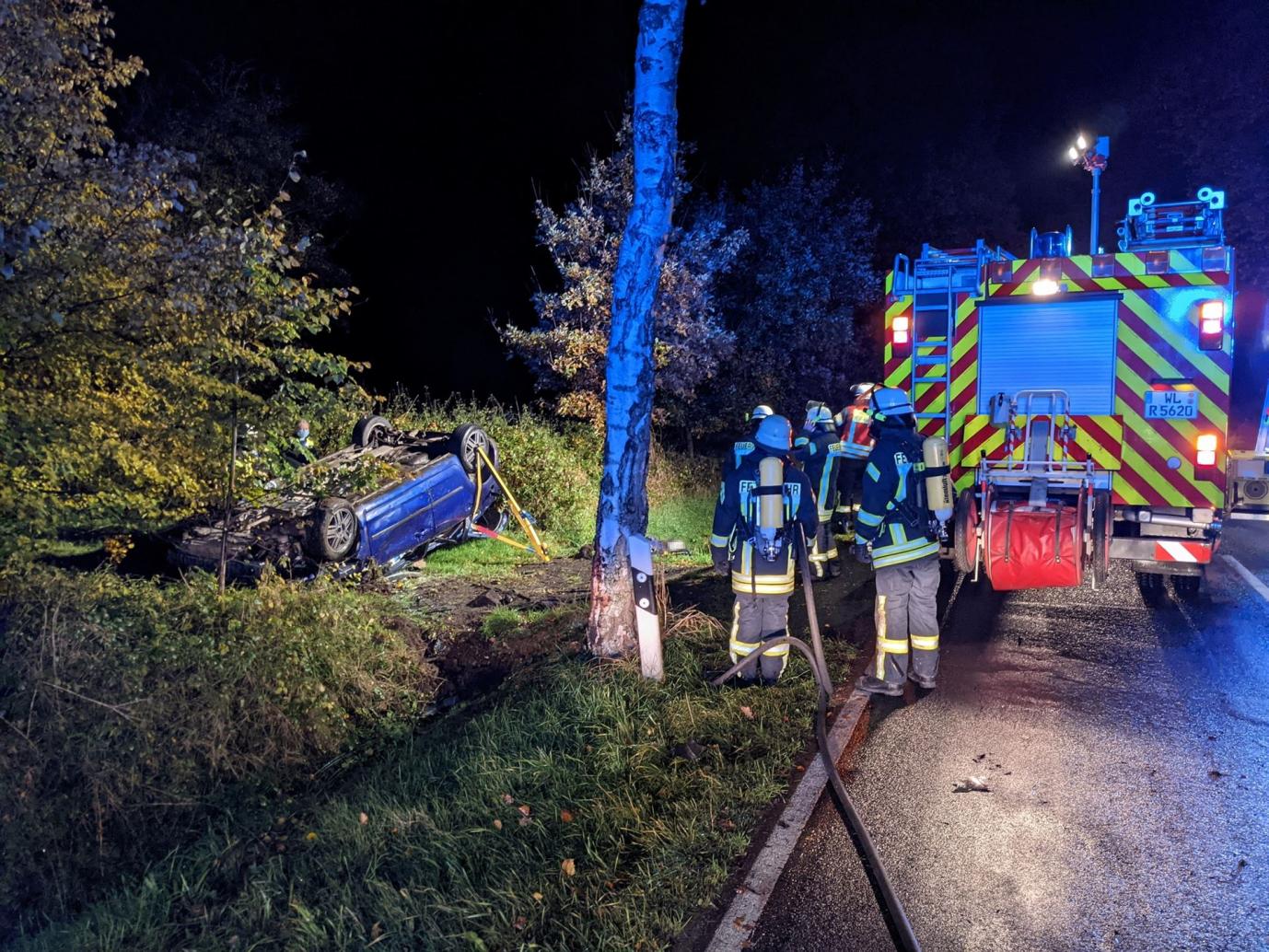 Der Ford touchierte einen Baum und überschlug sich anschließend